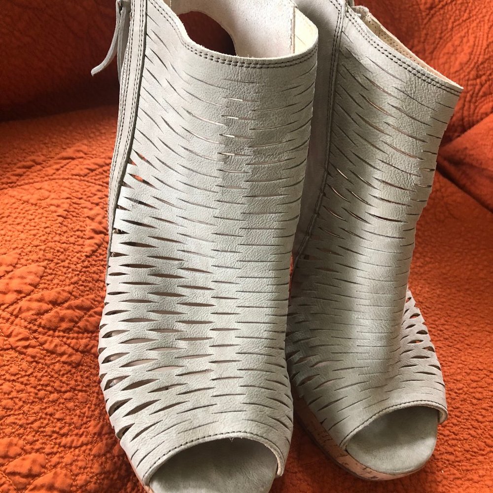 New WOT Paul Green Sandal Bootie
